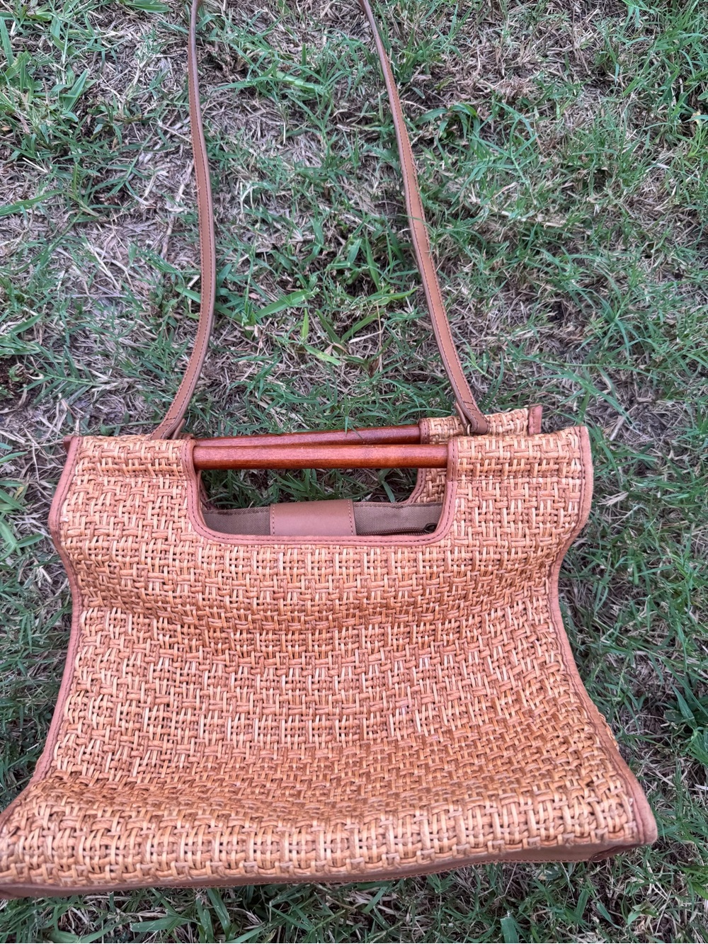 Fossil Basketweave Woven Rattan Boho Wood Handle Clutch Cross Body *read*